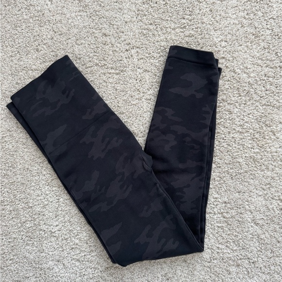 SPANX Dark Camo Leggings - Picture 1 of 6